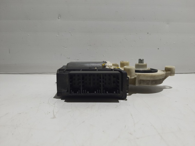 Recambio de motor elevalunas delantero derecho para seat ibiza (6l1) referencia OEM IAM 6Q2959801A 104383101 05074140