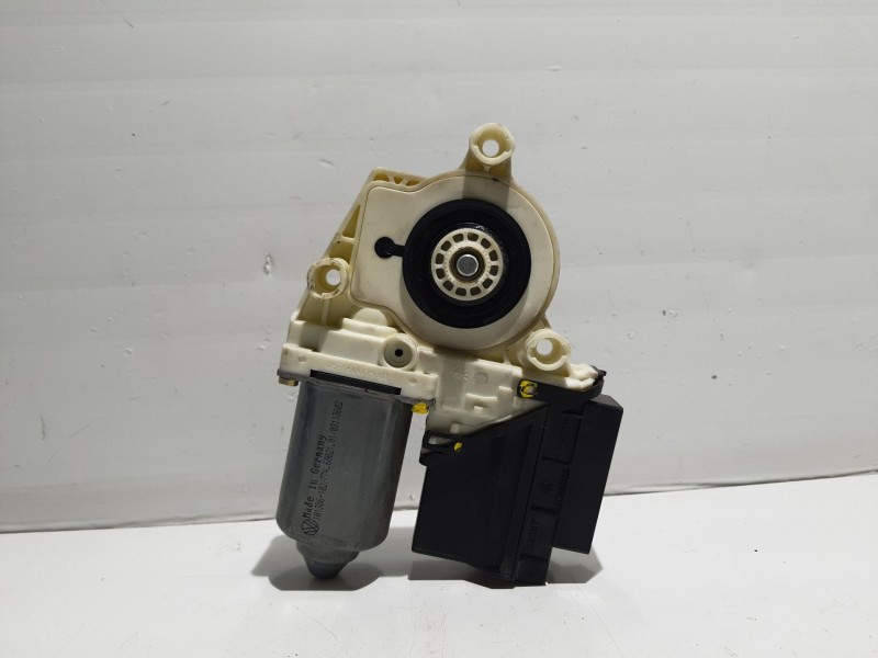 Recambio de motor elevalunas delantero derecho para seat ibiza (6l1) referencia OEM IAM 6Q2959801A 104383101 05074140