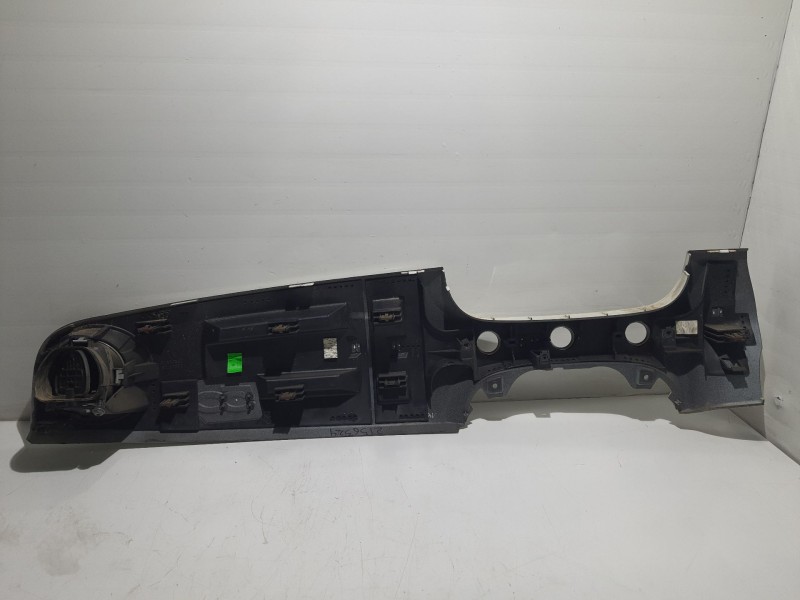 Recambio de mascara central de salpicadero para fiat nuova 500 lounge referencia OEM IAM 51803289 5183290 