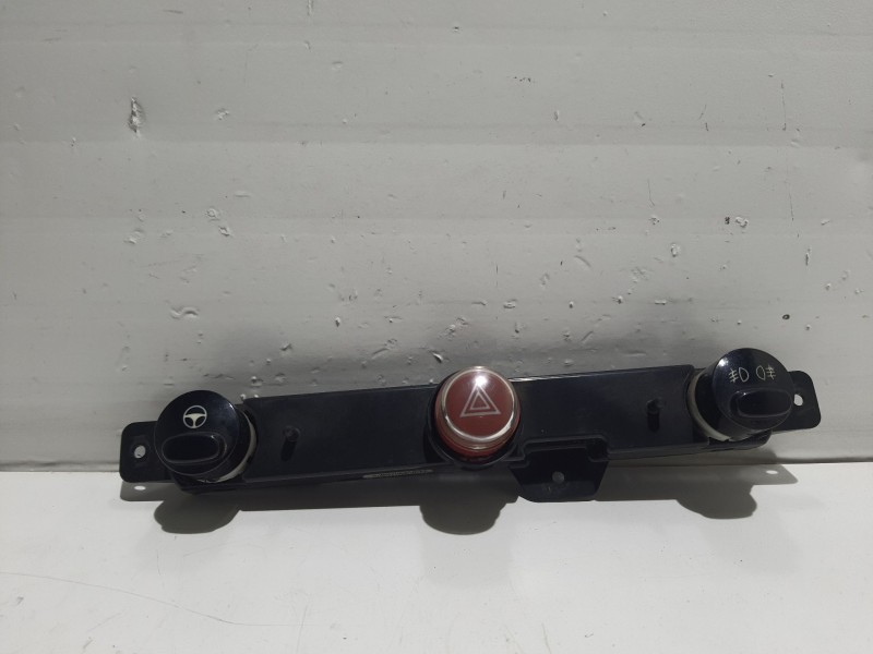 Recambio de warning para fiat nuova 500 lounge referencia OEM IAM 735451108  