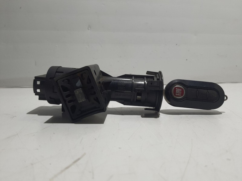 Recambio de conmutador de arranque para fiat nuova 500 lounge referencia OEM IAM 51800628  