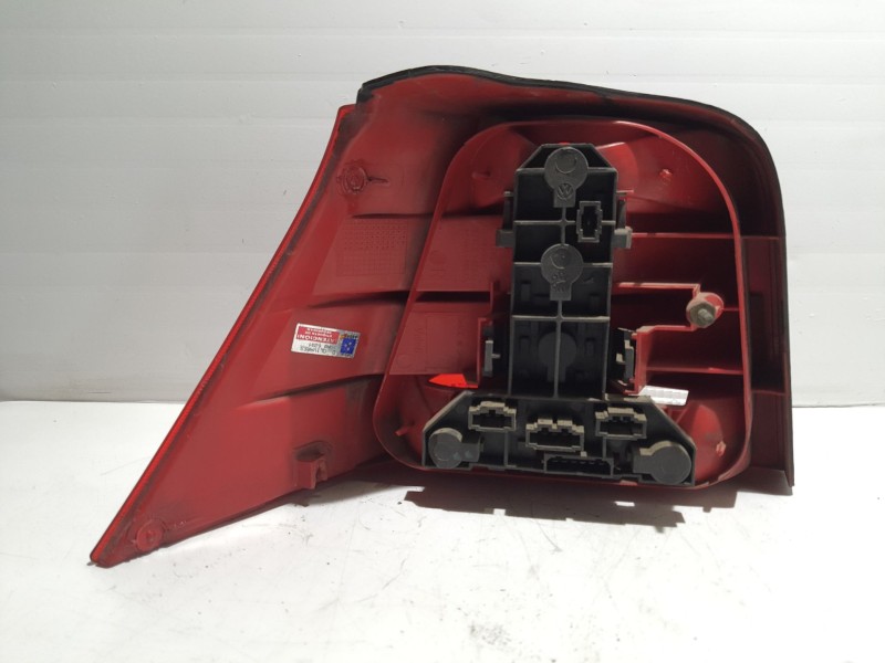 Recambio de piloto trasero derecho para volkswagen golf iv berlina (1j1) referencia OEM IAM   