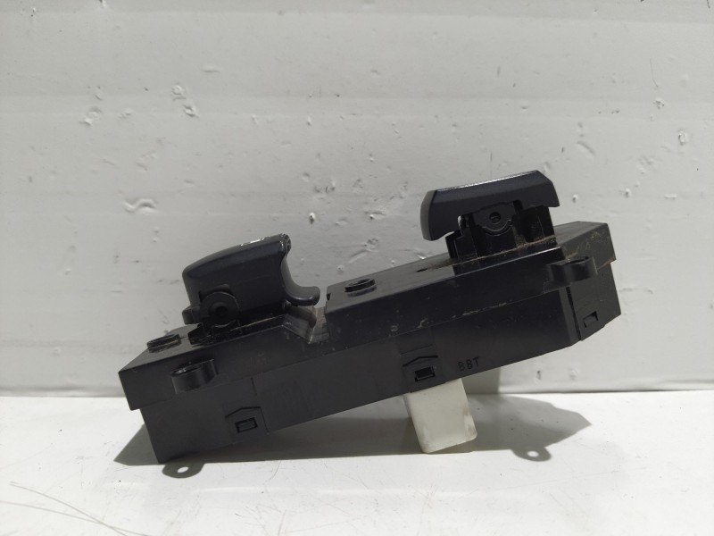 Recambio de mando elevalunas delantero derecho para hyundai santa fe cm referencia OEM IAM 935752B000  