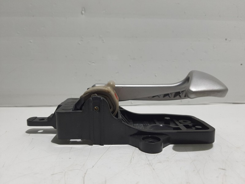 Recambio de maneta interior delantera izquierda para hyundai santa fe cm referencia OEM IAM 826102B010J9  