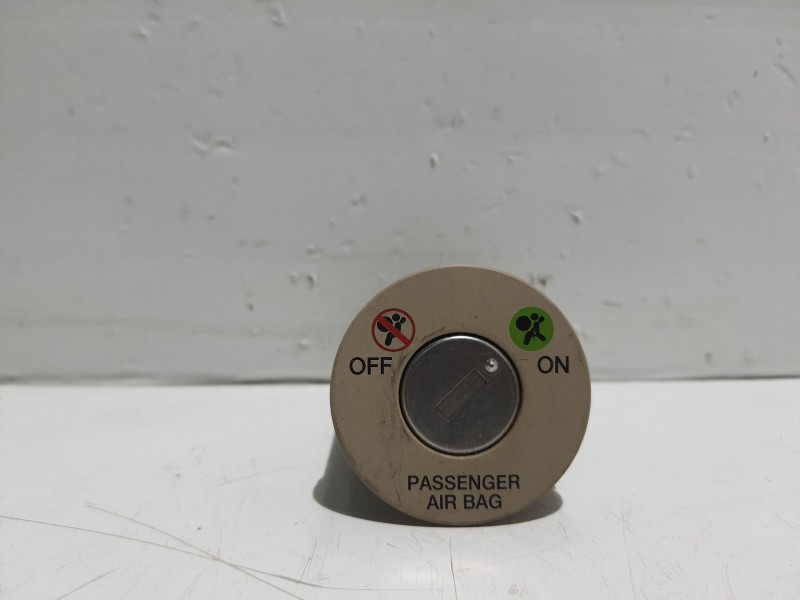 Recambio de interruptor para hyundai santa fe cm referencia OEM IAM 959402B000J9  