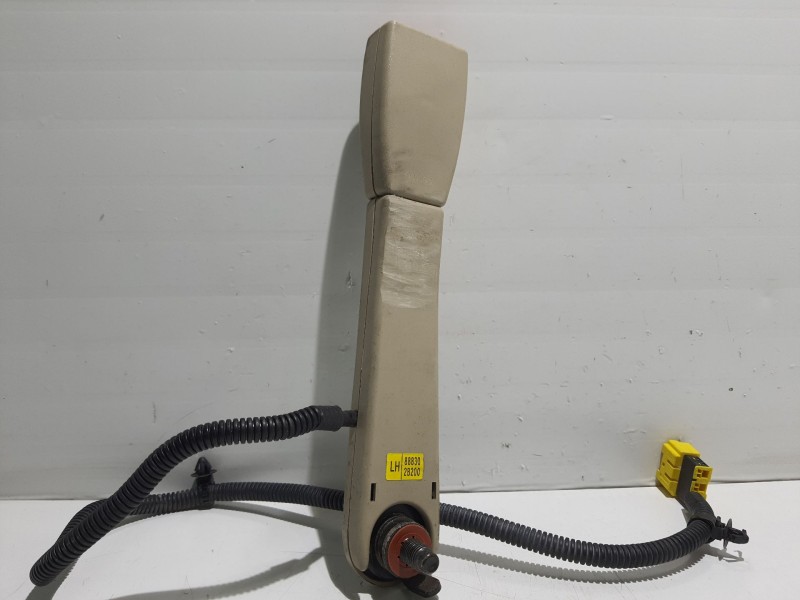 Recambio de anclaje cinturon delantero izquierdo para hyundai santa fe cm referencia OEM IAM 888302B200J9 888302B200 