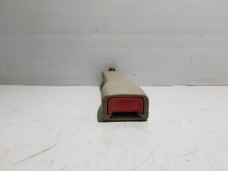 Recambio de anclaje cinturon delantero derecho para hyundai santa fe cm referencia OEM IAM 888402B200  