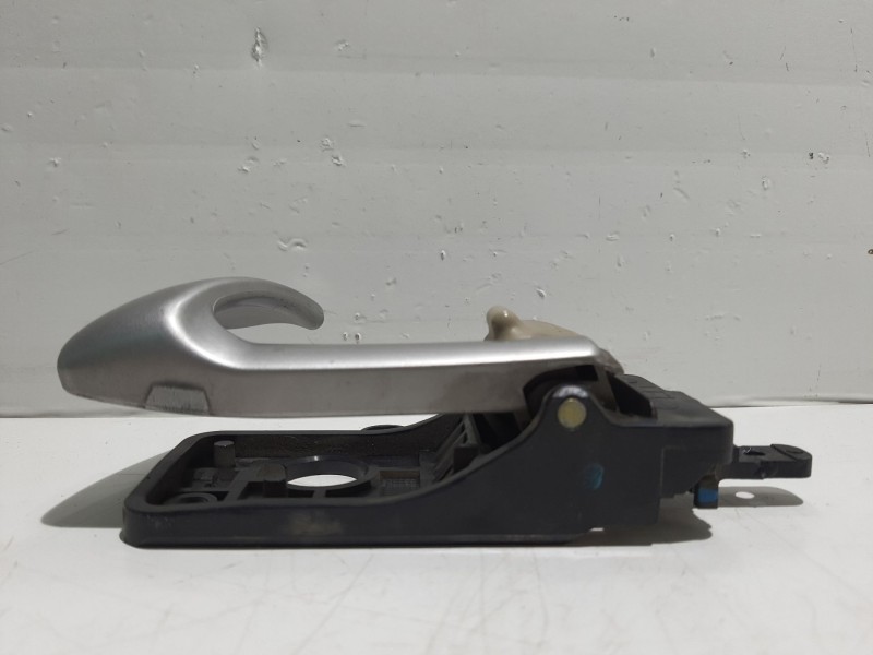 Recambio de maneta interior trasera izquierda para hyundai santa fe cm referencia OEM IAM 826102B010J9  