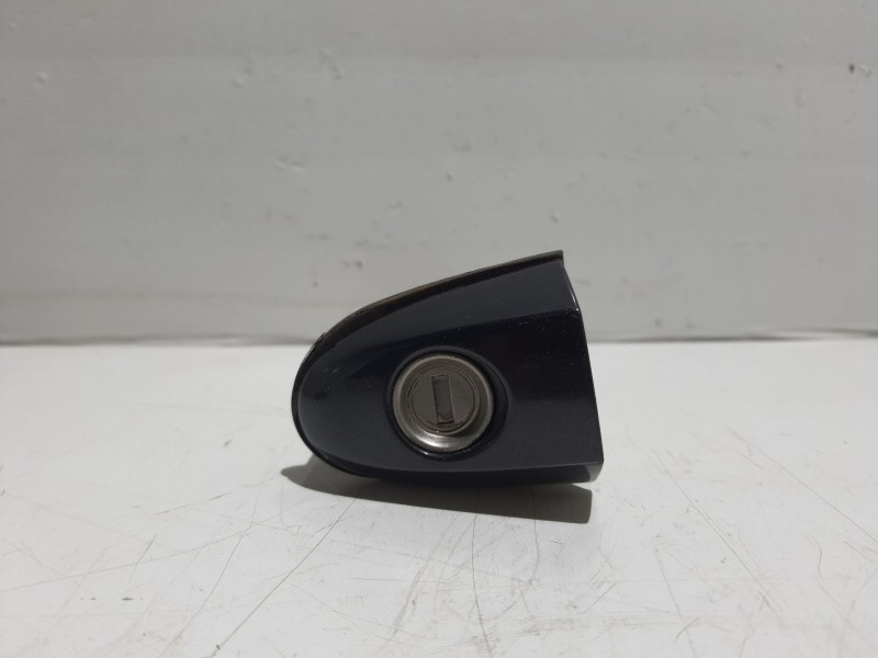 Recambio de bombin puerta delantera izquierda para hyundai santa fe cm referencia OEM IAM 819702BA00  