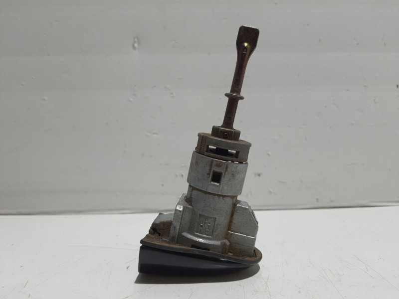 Recambio de bombin puerta delantera izquierda para hyundai santa fe cm referencia OEM IAM 819702BA00  