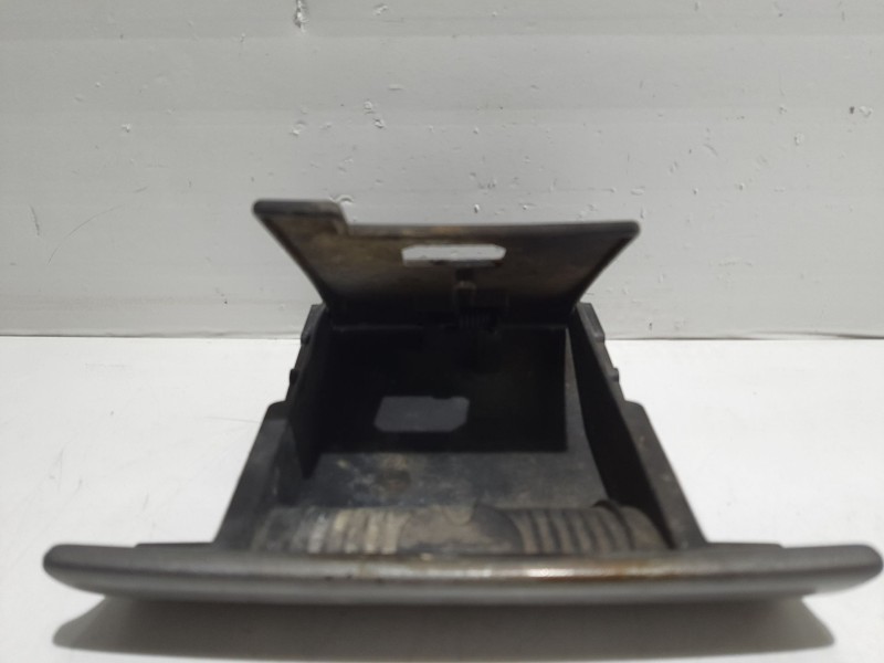 Recambio de cenicero para peugeot 308 referencia OEM IAM 9658691077  