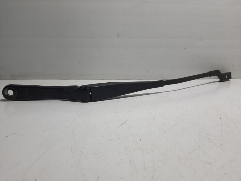 Recambio de brazo limpia delantero derecho para peugeot 308 referencia OEM IAM 9680477280  