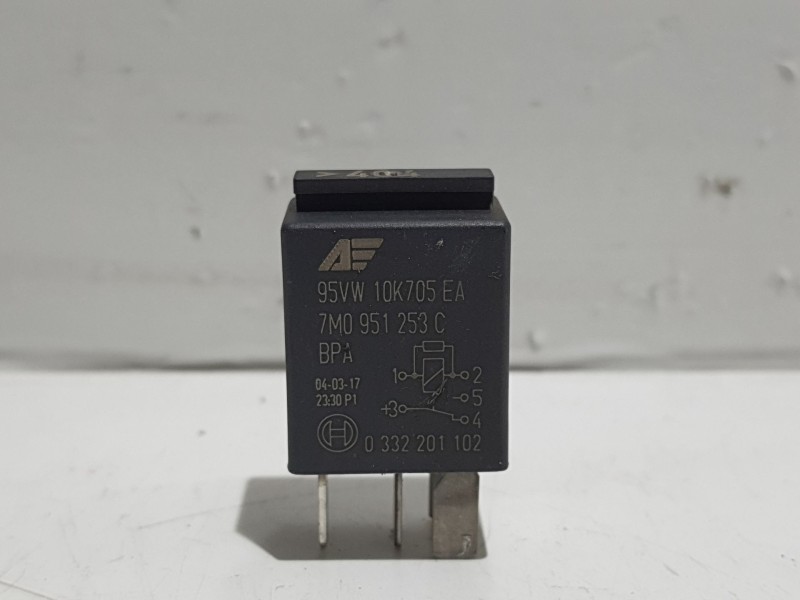 Recambio de rele para volkswagen polo (9n1) referencia OEM IAM 7M0951253C 0332201102 