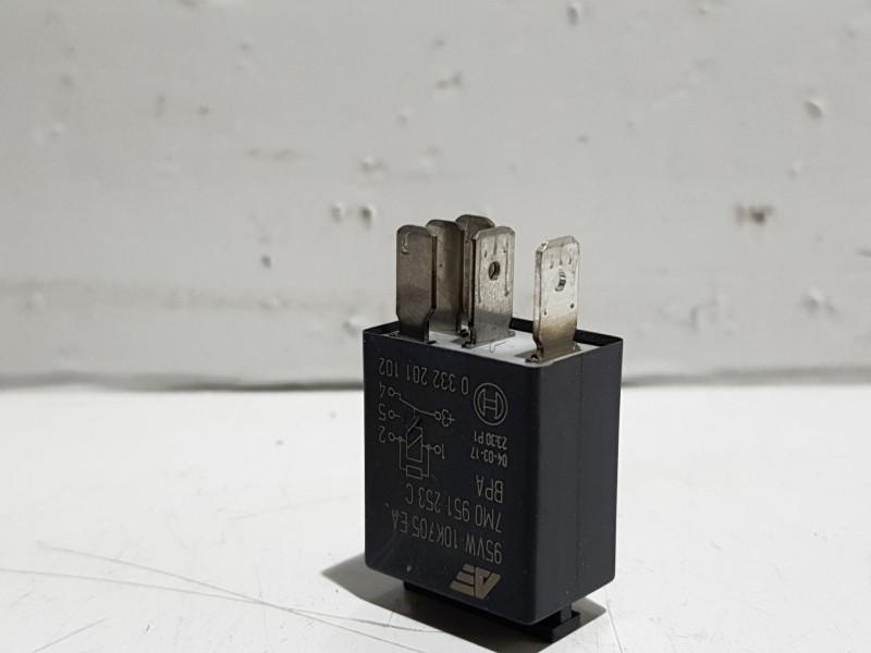 Recambio de rele para volkswagen polo (9n1) referencia OEM IAM 7M0951253C 0332201102 