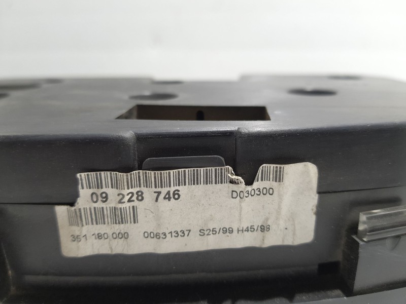 Recambio de cuadro instrumentos para opel astra g berlina referencia OEM IAM 351180000 09228746 