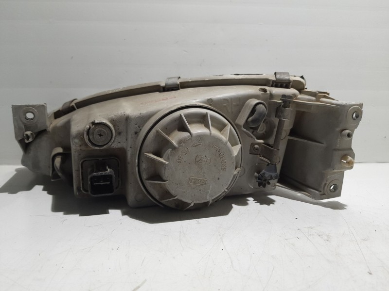 Recambio de faro derecho para hyundai lantra berlina (rd) 1.6 cat referencia OEM IAM   