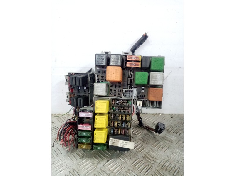 Recambio de caja reles / fusibles para opel combo (corsa c) referencia OEM IAM 0  