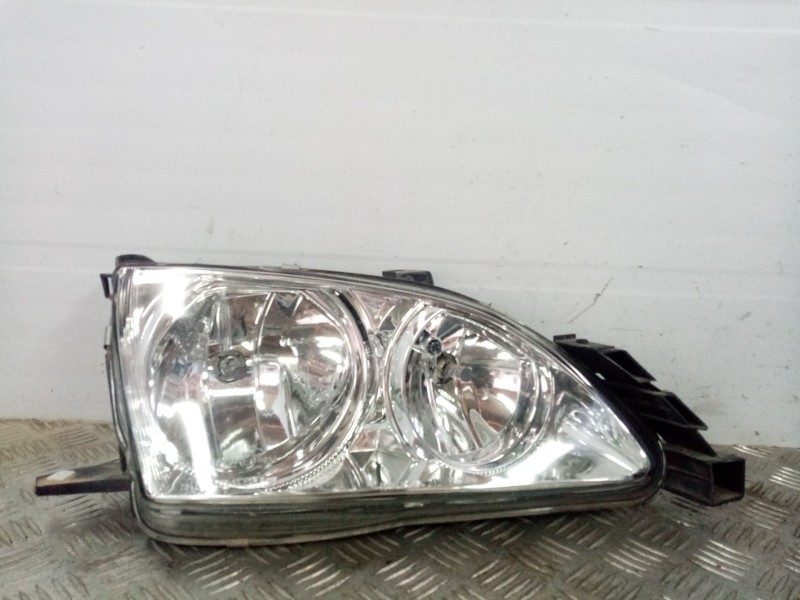 Recambio de faro derecho para toyota avensis t22 referencia OEM IAM   