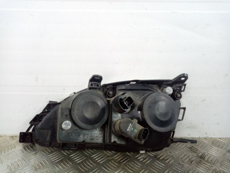 Recambio de faro derecho para toyota avensis t22 referencia OEM IAM   