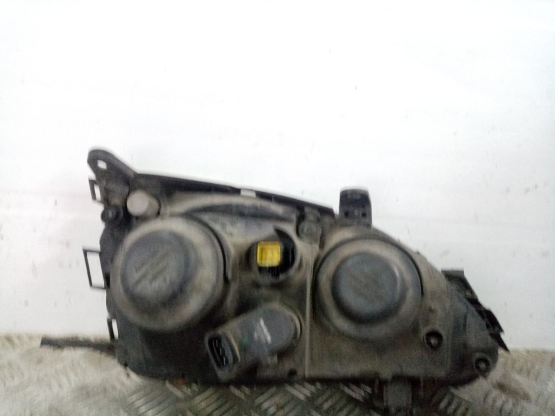 Recambio de faro izquierdo para toyota avensis t22 referencia OEM IAM   