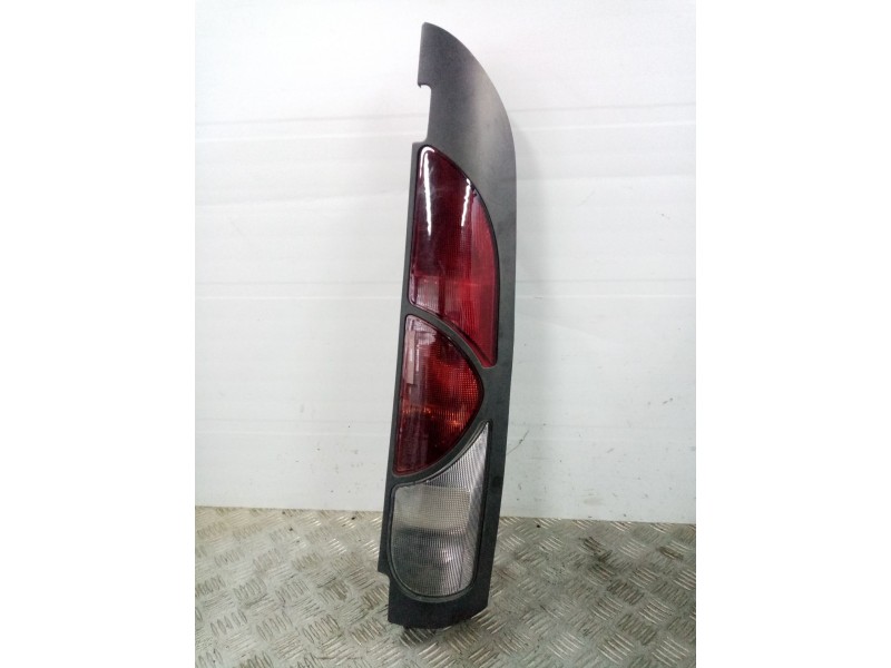 Recambio de piloto trasero derecho para renault kangoo (f/kc0) referencia OEM IAM 8200103292  