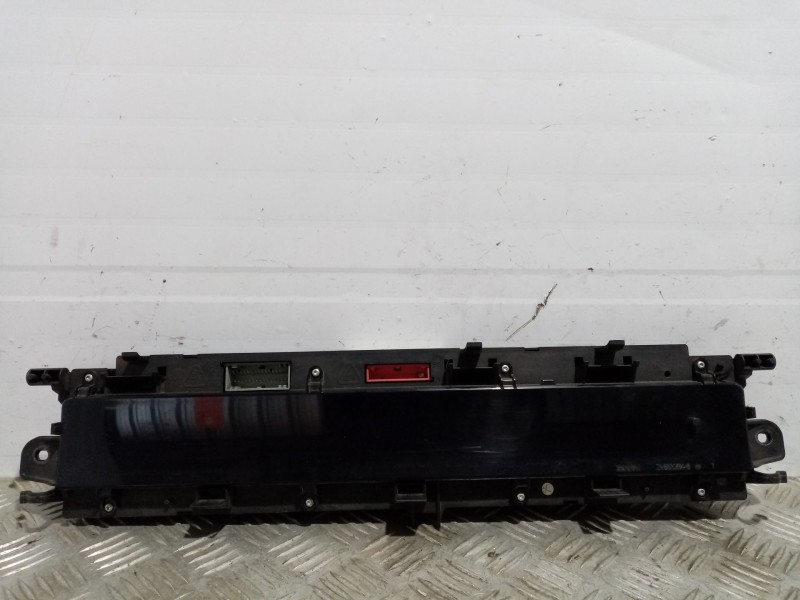 Recambio de caja reles / fusibles para renault scenic ii referencia OEM IAM 8200481866H 519158091 9710863384 