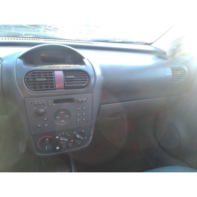 opel corsa c del año 2001