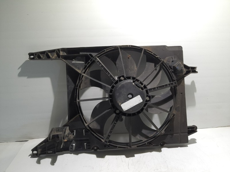 Recambio de electroventilador para dacia logan referencia OEM IAM 8200385744  