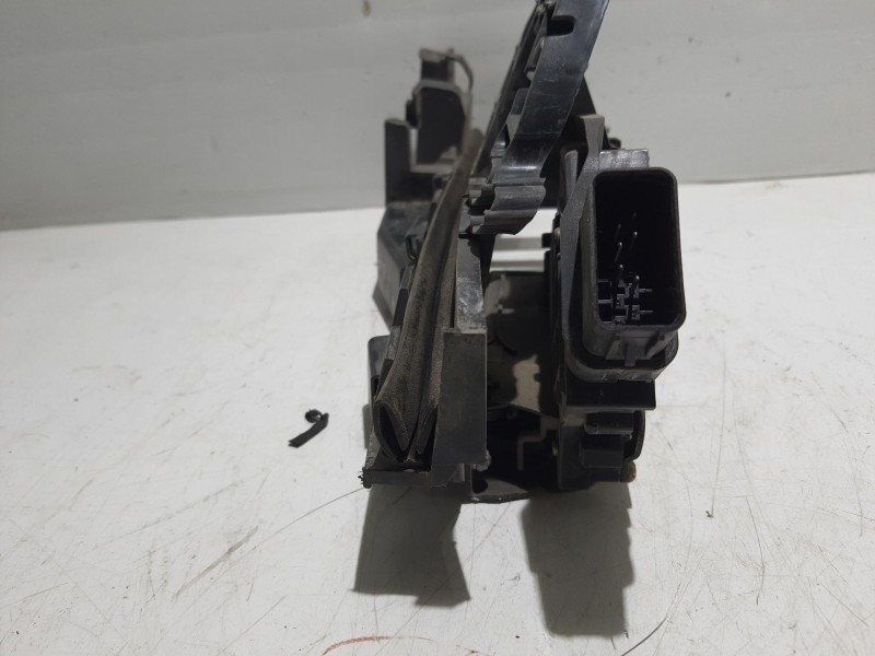 Recambio de cerradura puerta delantera derecha para ford focus berlina (cap) trend referencia OEM IAM 41724112  