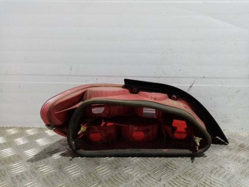 Recambio de piloto trasero derecho para peugeot 406 break (s1/s2) referencia OEM IAM   