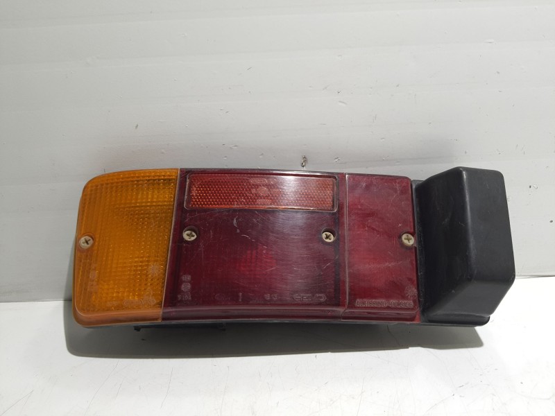 Recambio de piloto trasero izquierdo para seat 127 seat 127 referencia OEM IAM 194974  