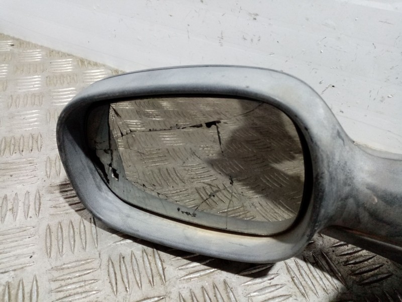 Recambio de retrovisor izquierdo para renault megane i fase 2 berlina (ba0) referencia OEM IAM 010125  