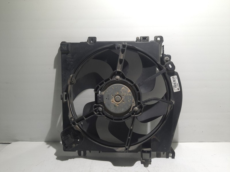 Recambio de electroventilador para renault clio iii expression referencia OEM IAM 8200748439  