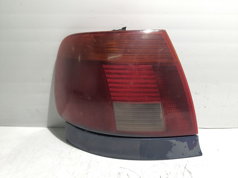 Recambio de piloto trasero izquierdo para audi a4 berlina (b5) referencia OEM IAM    Recambio de piloto trasero izquierdo para audi a4 berlina (b5) referencia OEM IAM