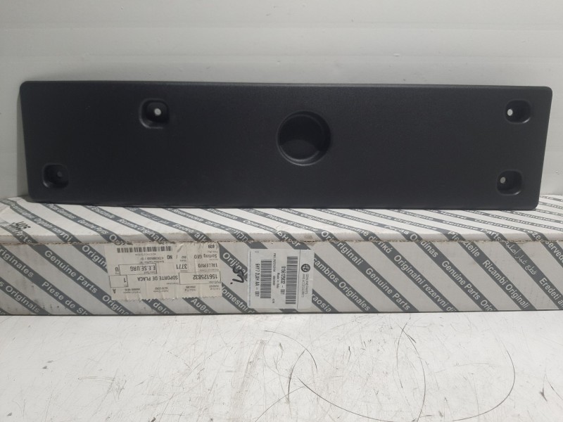 Recambio de portamatriculas para alfa romeo giulia (952) referencia OEM IAM 156125832  