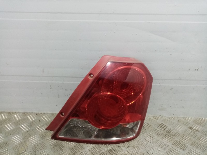 Recambio de piloto trasero derecho para daewoo kalos referencia OEM IAM 300267R 8408 