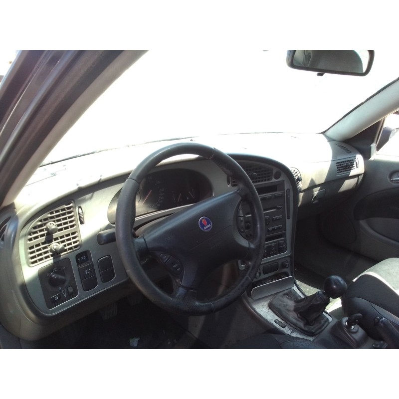 saab 9-5 berlina del año 2001