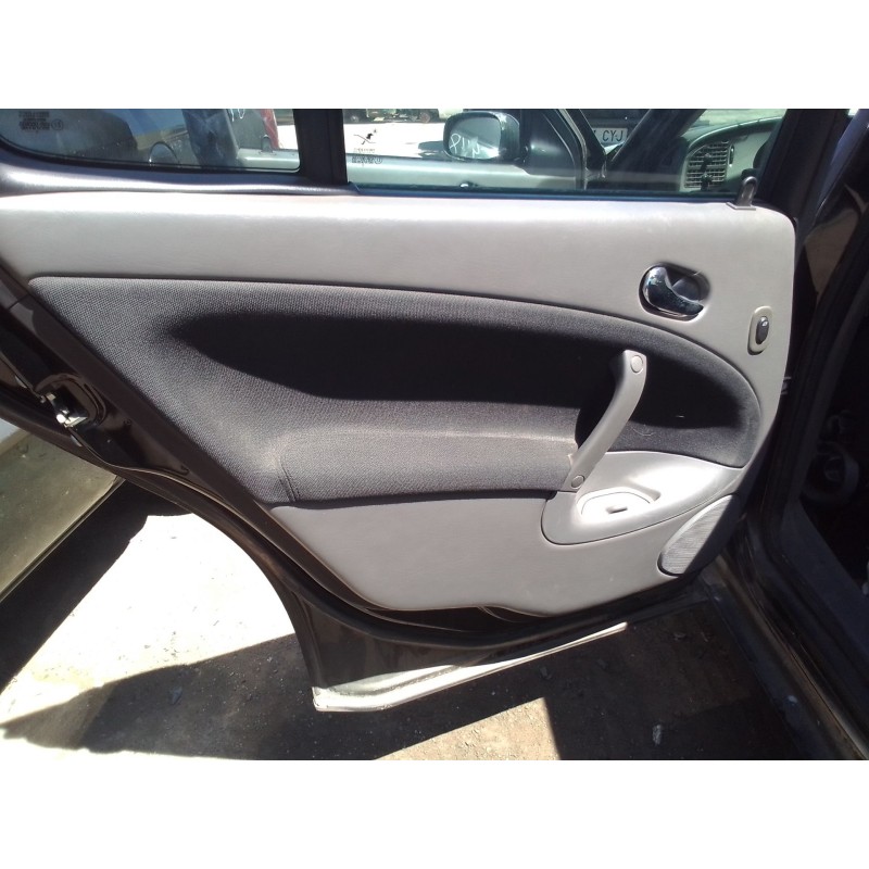 saab 9-5 berlina del año 2001