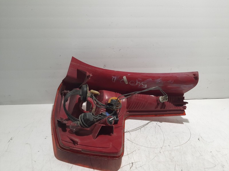 Recambio de piloto trasero izquierdo para citroen c4 berlina referencia OEM IAM 9655864080  