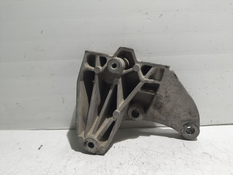 Recambio de soporte alternador para skoda octavia berlina (1z3) referencia OEM IAM 1K0199117  