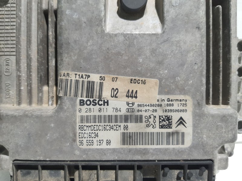 Recambio de centralita motor uce para peugeot 206 berlina referencia OEM IAM 0281011525  