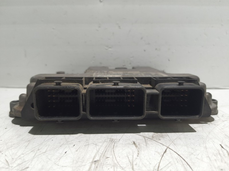 Recambio de centralita motor uce para peugeot 206 berlina referencia OEM IAM 0281011525  