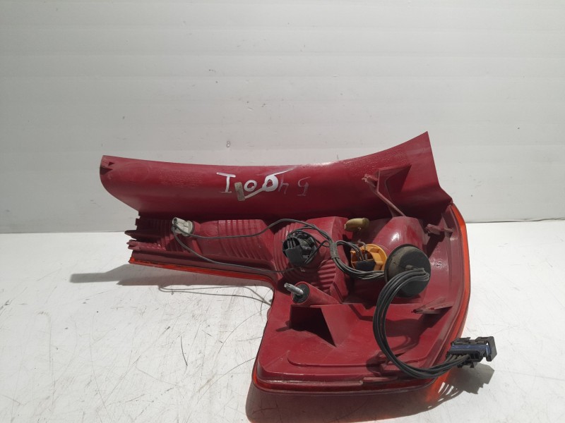 Recambio de piloto trasero derecho para citroen c4 berlina referencia OEM IAM 9655863980  