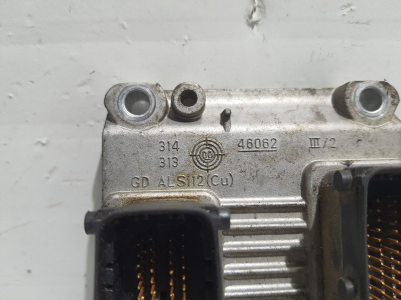 Recambio de centralita motor uce para opel corsa c referencia OEM IAM 31446062  