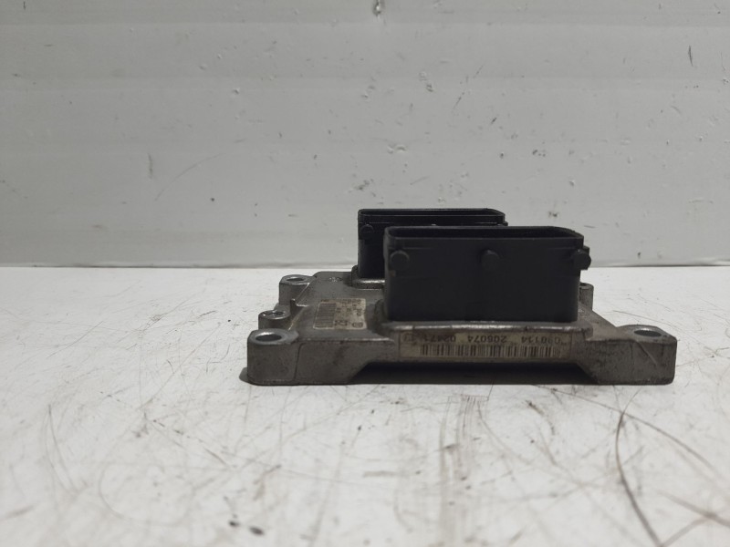 Recambio de centralita motor uce para opel corsa c referencia OEM IAM 31446062  