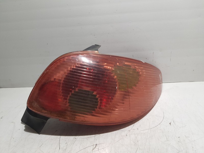 Recambio de piloto trasero derecho para peugeot 206 berlina referencia OEM IAM   