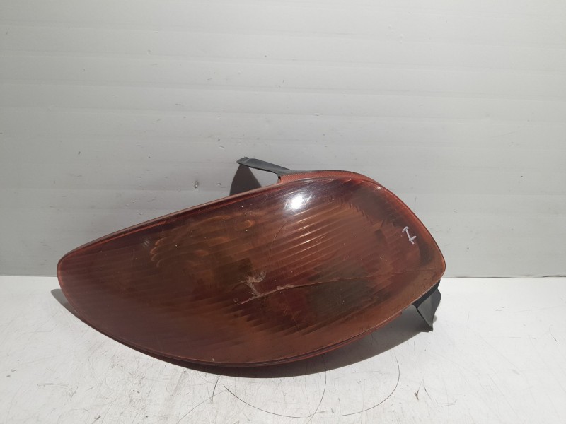 Recambio de piloto trasero izquierdo para peugeot 206 berlina referencia OEM IAM   