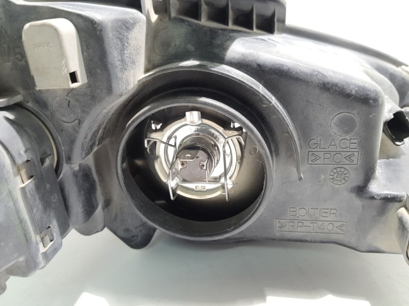 Recambio de faro izquierdo para peugeot 206 berlina referencia OEM IAM 9640559580  