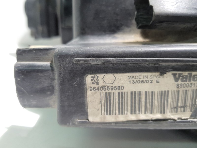 Recambio de faro izquierdo para peugeot 206 berlina referencia OEM IAM 9640559580  