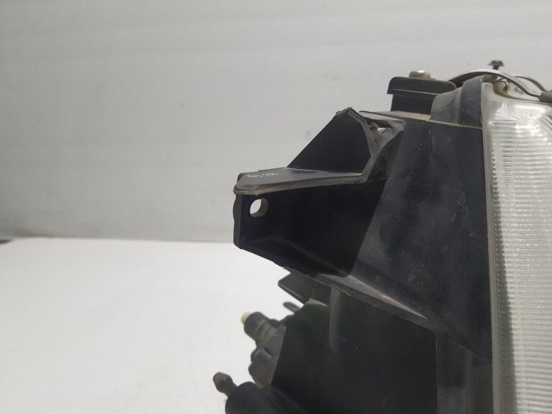 Recambio de faro izquierdo para nissan patrol gr (y61) referencia OEM IAM   